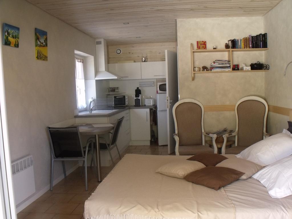 Aux Blanches Pierres Apartment Fumel ห้อง รูปภาพ