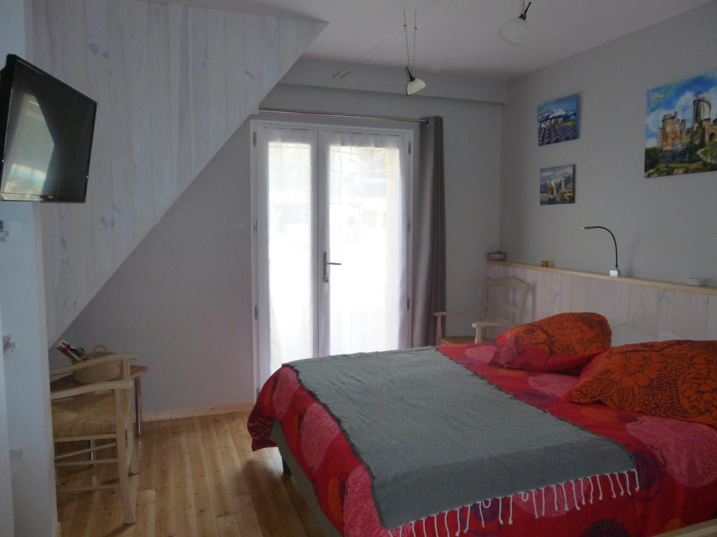 Aux Blanches Pierres Apartment Fumel ภายนอก รูปภาพ